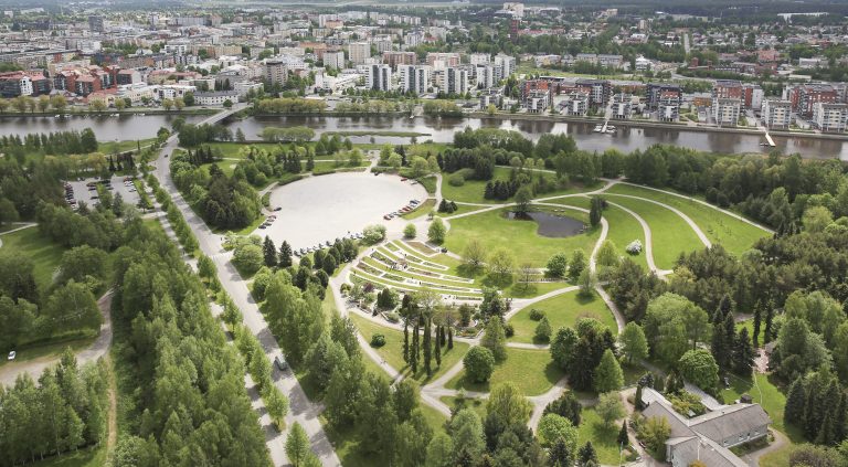 Ilmakuvassa taustalla Kokemäenjoen etelärannan rakentamista. Etualalla Hanhipuistoa.