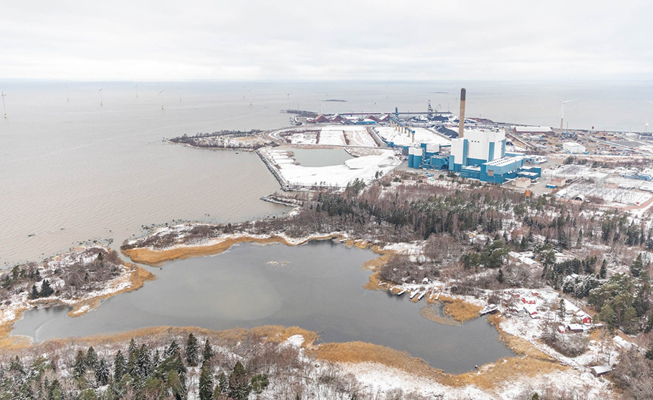 Tahkoluodon satama ilmasta kuvattuna.